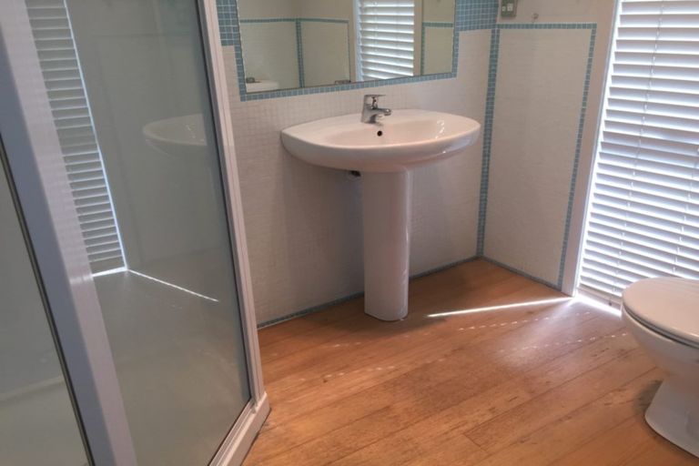 Photo of property in 9 Quo Vadis Place, Red Beach, 0932