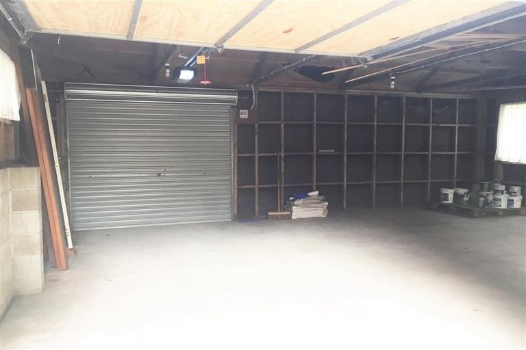 Photo of property in 24 Kereru Street, Henderson, Auckland, 0612