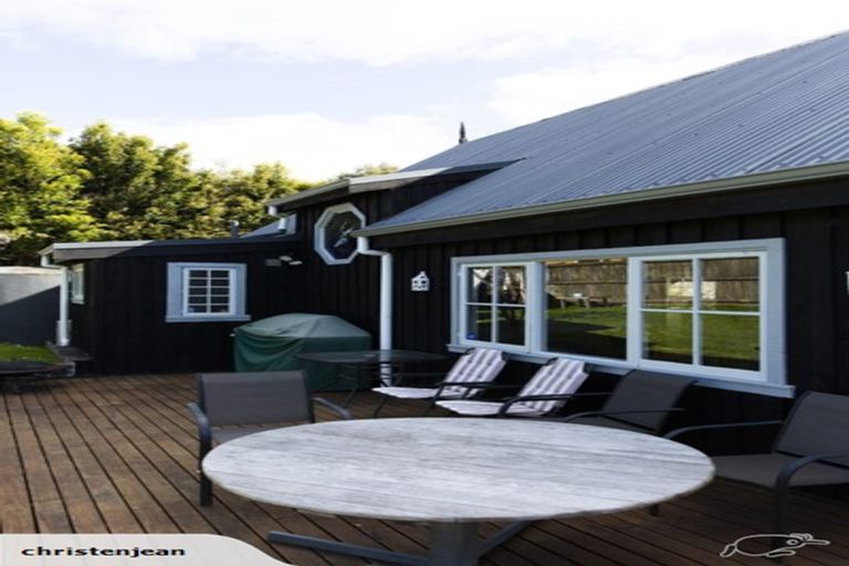 Photo of property in 8 Poplar Road, Stanmore Bay, Whangaparaoa, 0932