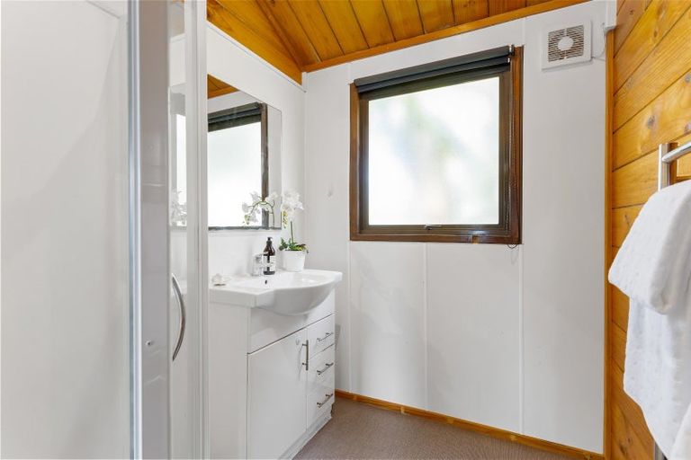 Photo of property in 58b William Bayes Place, Red Beach, 0932