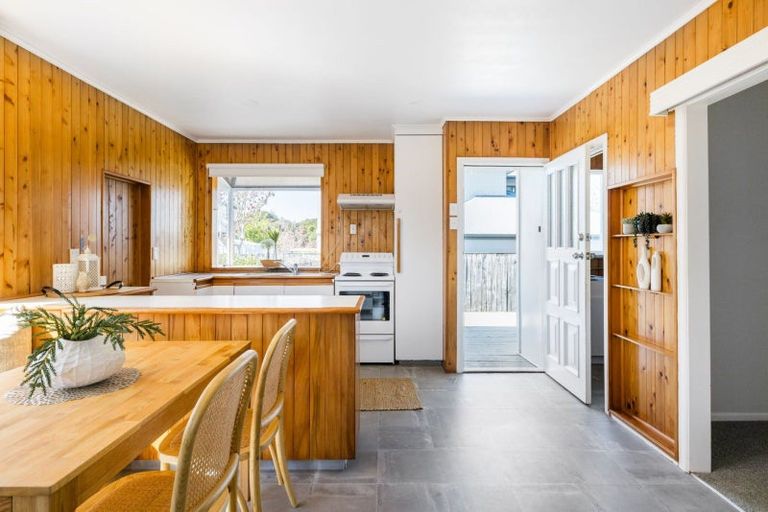 Photo of property in 60 Southsea Crescent, Silverdale, Hamilton, 3216