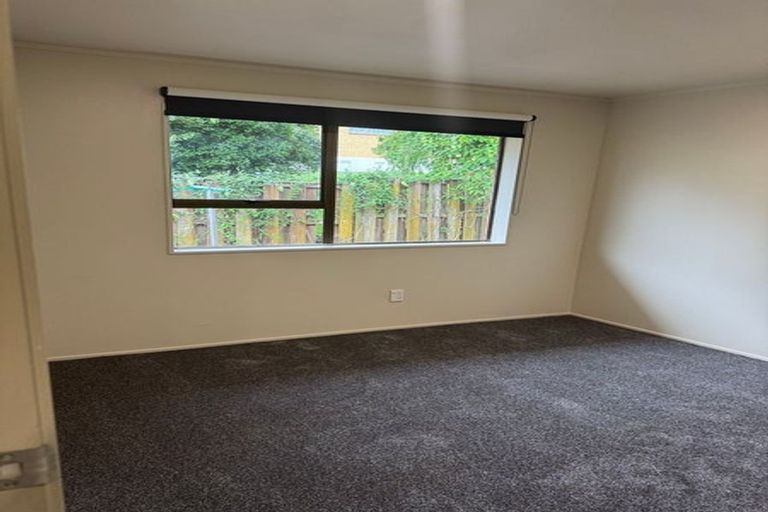 Photo of property in 2/6 Raddock Place, Half Moon Bay, Auckland, 2012