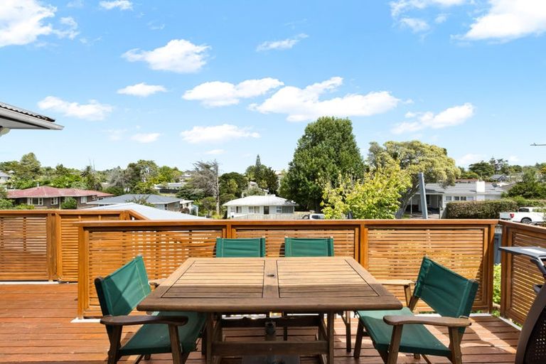 Photo of property in 15 Gill Avenue, Te Atatu Peninsula, Auckland, 0610