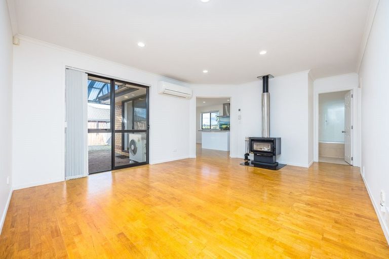 Photo of property in 1 San Diego Court, Henderson, Auckland, 0612