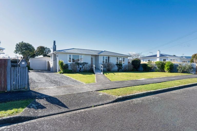 Photo of property in 27 Bledisloe Street, Levin, 5510