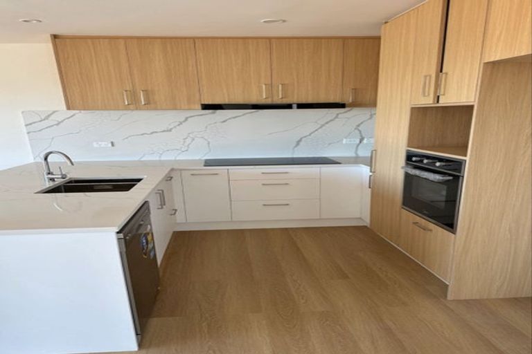 Photo of property in 1/82 Manuka Road, Glenfield, Auckland, 0629