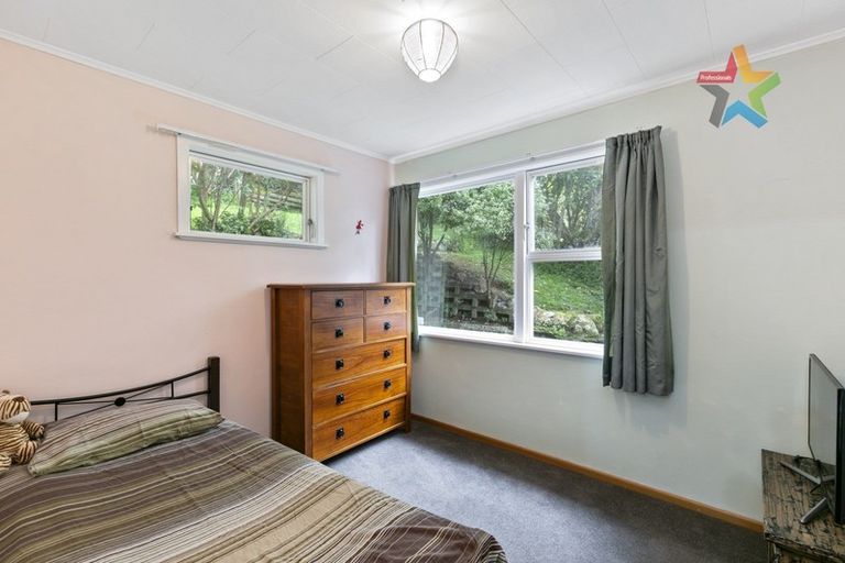 Photo of property in 10 Innes Way, Newlands, Wellington, 6037