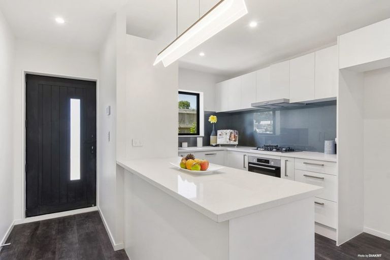 Photo of property in 2b Lucinda Place, Glen Eden, Auckland, 0602