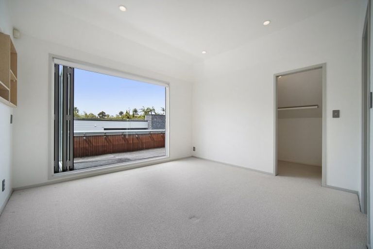 Photo of property in 1/26 Onepoto Road, Hauraki, Auckland, 0622