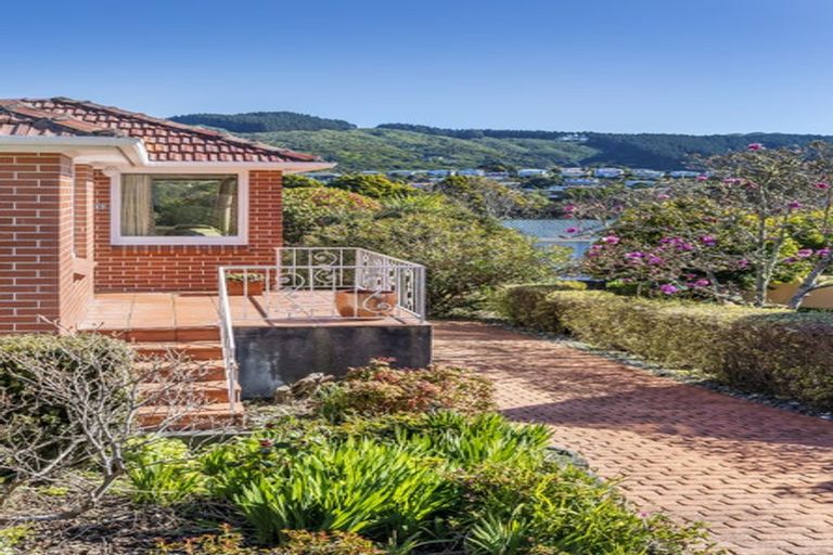 Photo of property in 66 Taylor Terrace, Tawa, Wellington, 5028