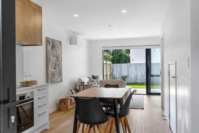 Photo of property in 21 Divich Avenue, Te Atatu South, Auckland, 0610