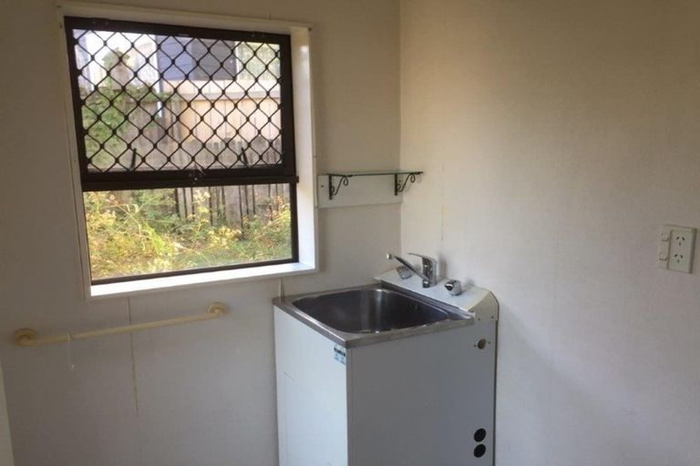 Photo of property in 16 Gala Place, Henderson, Auckland, 0612