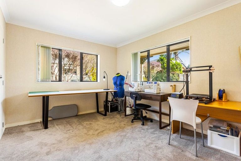 Photo of property in 12 Greenwoods Close, Titirangi, Auckland, 0604