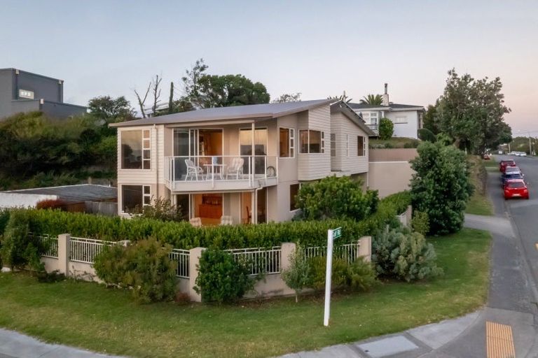 Photo of property in 3 Golf Road, Paraparaumu Beach, Paraparaumu, 5032