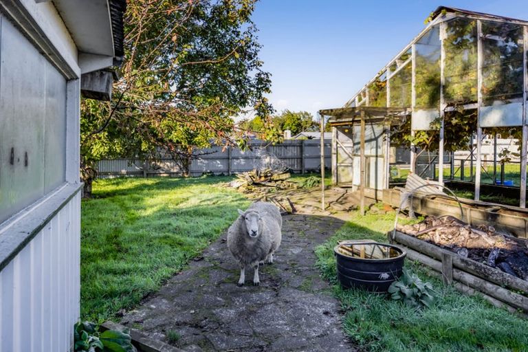 Photo of property in 40 Bear Street, Waverley, 4510