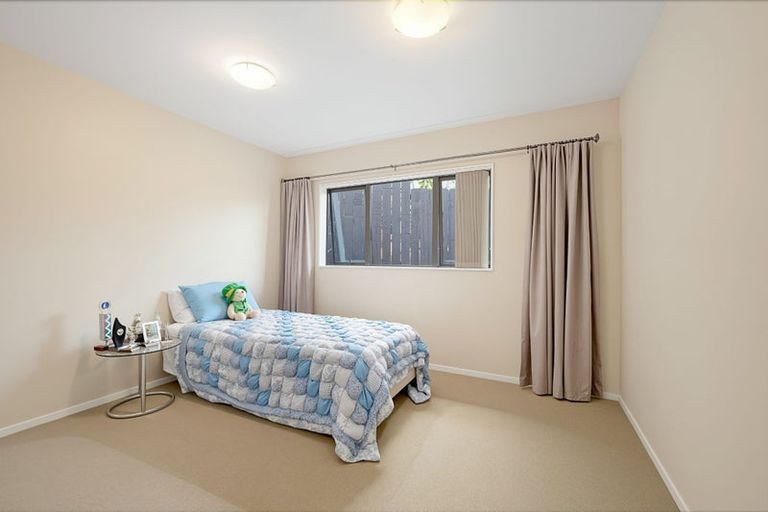 Photo of property in 77 San Marino Drive West, Henderson, Auckland, 0612