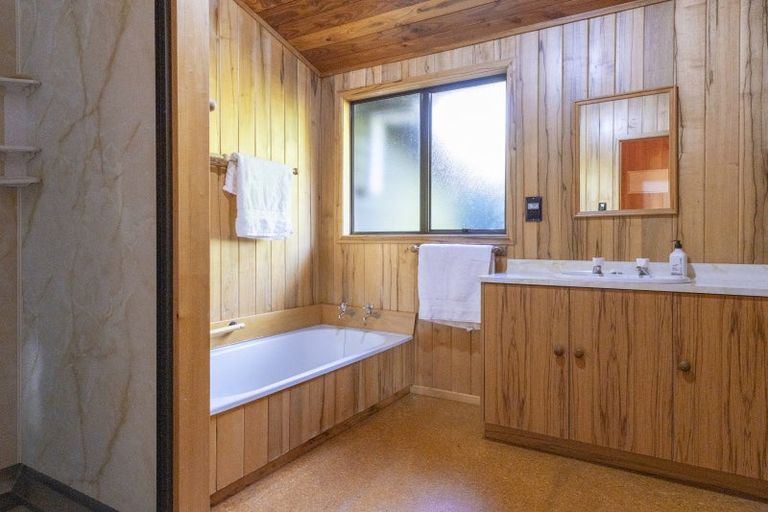 Photo of property in 10 Pukawa Road, Pukawa Bay, Turangi, 3381