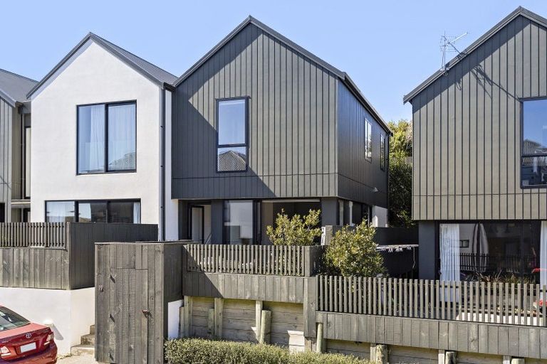 Photo of property in 19/6 Oswald Crescent, Paparangi, Wellington, 6037