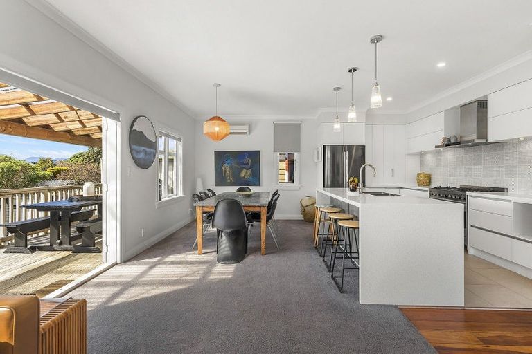 Photo of property in 3 Endeavour Street, Lyall Bay, Wellington, 6022