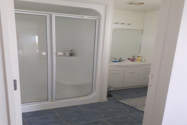 Photo of property in 12 Shelter Grove, Frankleigh Park, New Plymouth, 4310