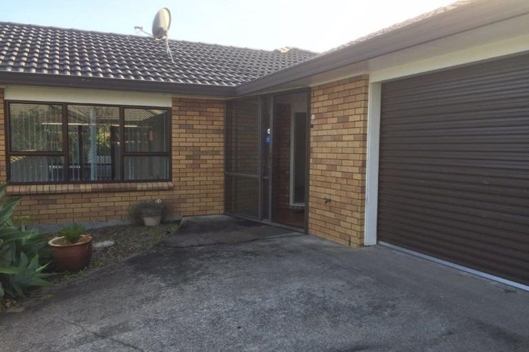 Photo of property in 16 Gala Place, Henderson, Auckland, 0612