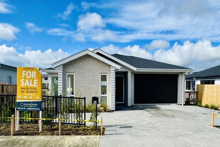 Photo of property in 84 Arran Drive, Orewa, 0931
