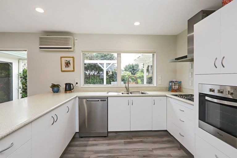 Photo of property in 8 Brompton Drive, Taradale, Napier, 4112