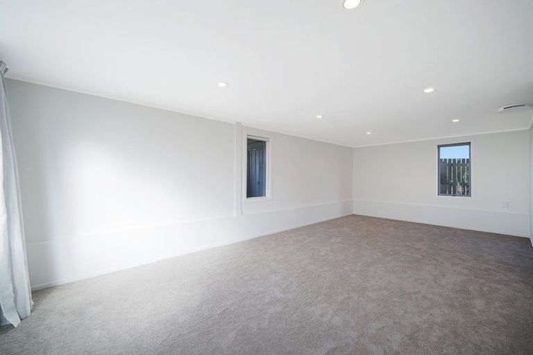 Photo of property in 36 Rewarewa Road, Te Atatu Peninsula, Auckland, 0610