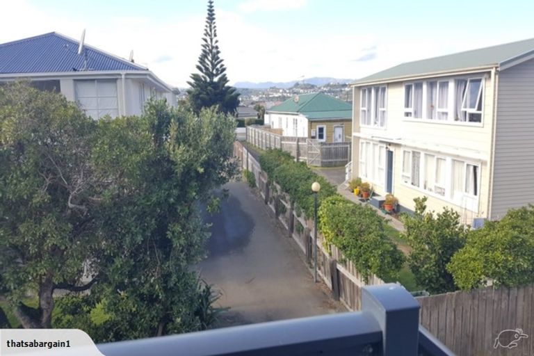 Photo of property in 18/125u Queens Drive, Lyall Bay, Wellington, 6022