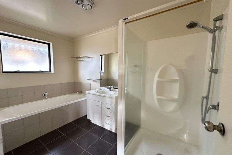 Photo of property in 10 Nimstedt Avenue, Oteha, Auckland, 0632