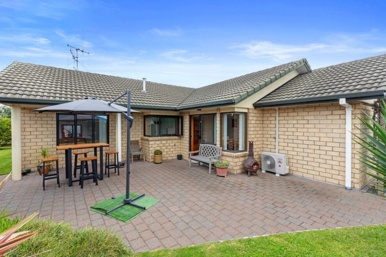 Photo of property in 2 Burnt Oak Drive, Pyes Pa, Tauranga, 3112