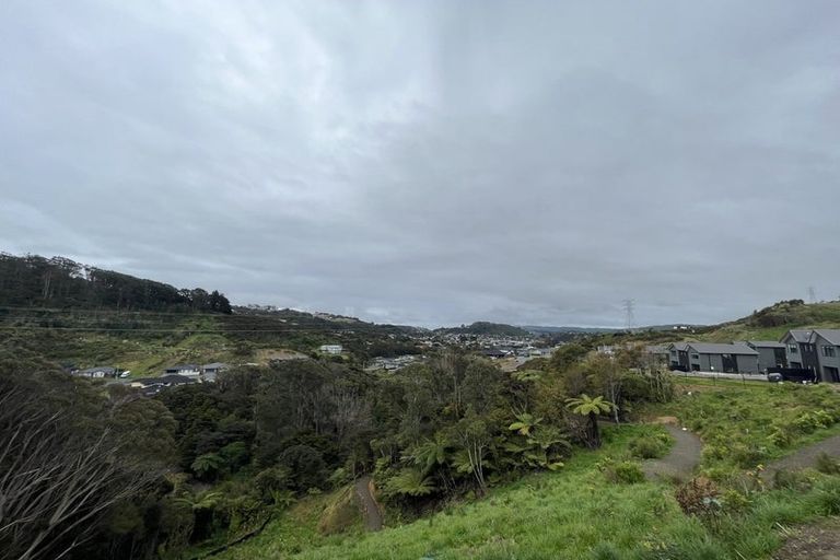 Photo of property in 28 Holystone Road, Whitby, Porirua, 5024