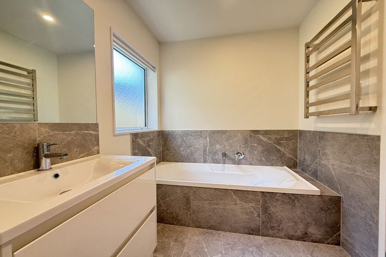 Photo of property in 6 Halder Place, Torbay, Auckland, 0632