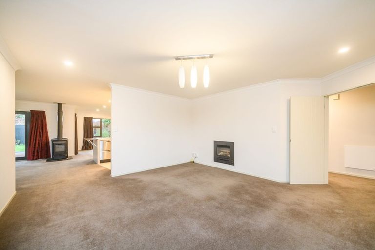 Photo of property in 16 Sorrento Place, Kelvin Grove, Palmerston North, 4414