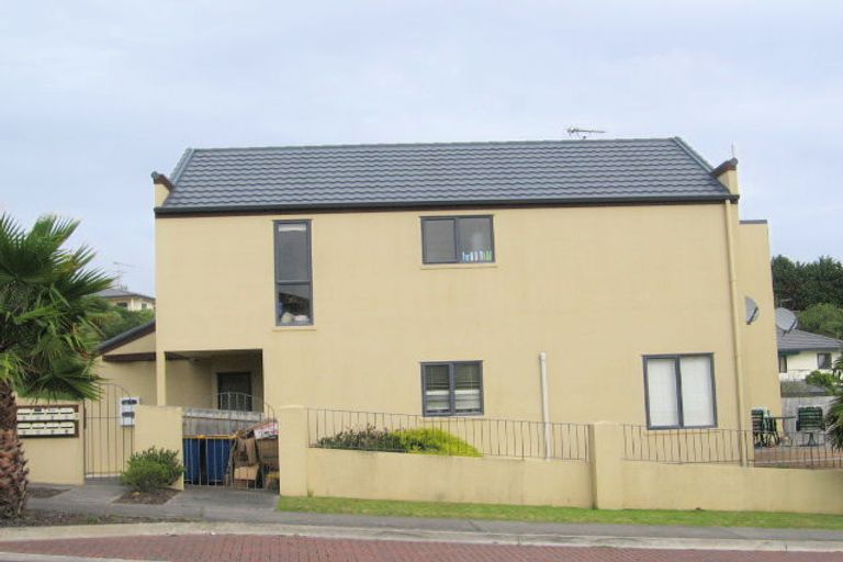 Photo of property in 3/14 Ponderosa Drive, Oteha, Auckland, 0632