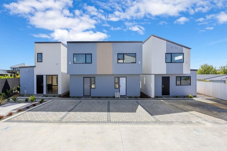 Photo of property in 13 Edgerton Road, Te Atatu Peninsula, Auckland, 0610
