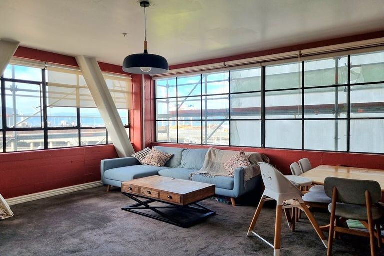 Photo of property in Endeavour Apartments, 10/125u Thorndon Quay, Pipitea, Wellington, 6011