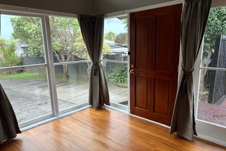 Photo of property in 3 Mackwood Place, Birkdale, Auckland, 0626
