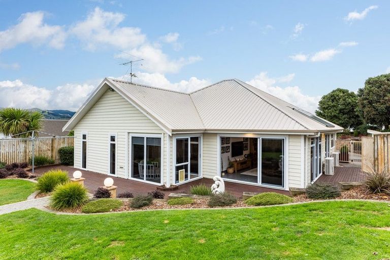 Photo of property in 80 Te Puia Drive, Aotea, Porirua, 5024