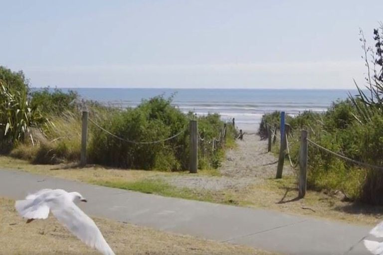 Photo of property in 1b/25 Maclean Street, Paraparaumu Beach, Paraparaumu, 5032