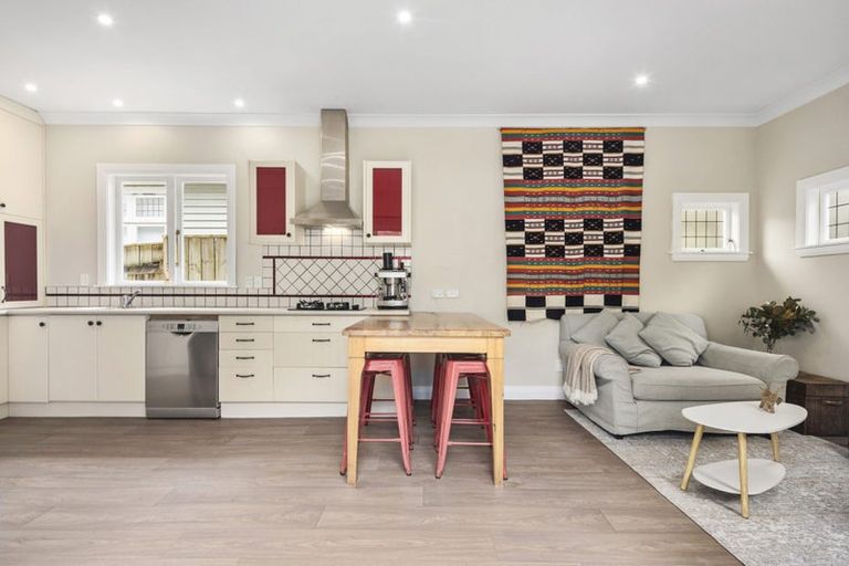 Photo of property in 17 Firth Terrace, Karori, Wellington, 6012