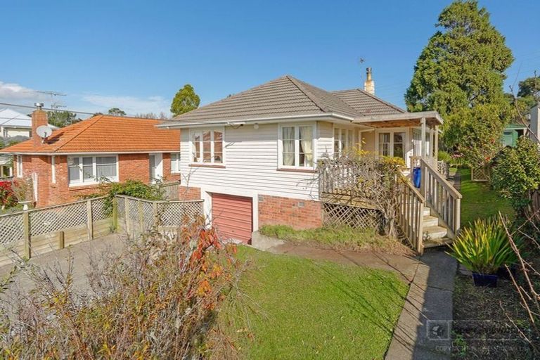 Photo of property in 9 Ayrton Street, Te Atatu South, Auckland, 0610