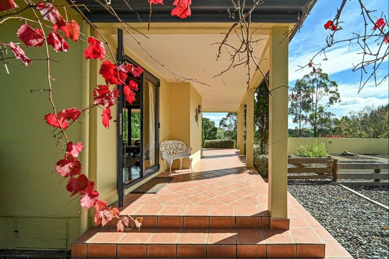Photo of property in 1544 Kahuranaki Road, Kahuranaki, Havelock North, 4295