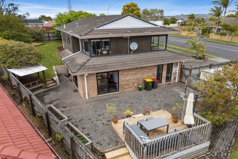 Photo of property in 1 Lexington Drive, Botany Downs, Auckland, 2010