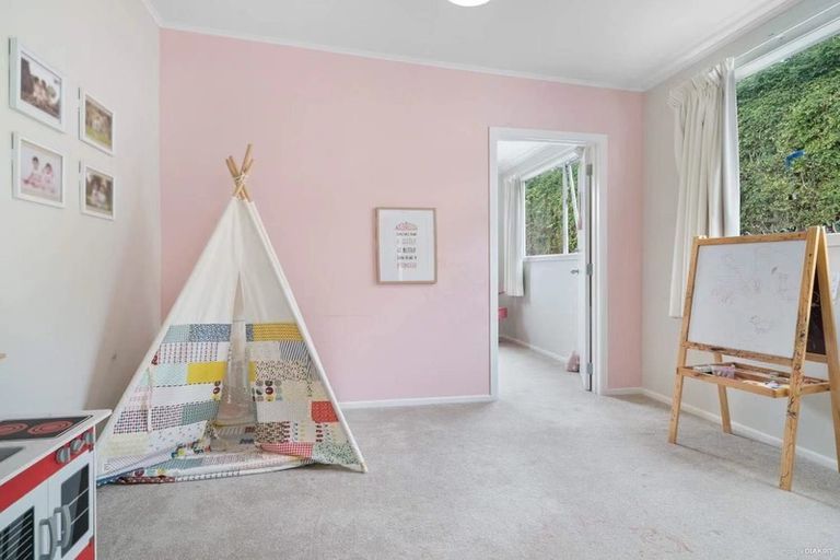 Photo of property in 1/15 Sunhaven Avenue, Glenfield, Auckland, 0629