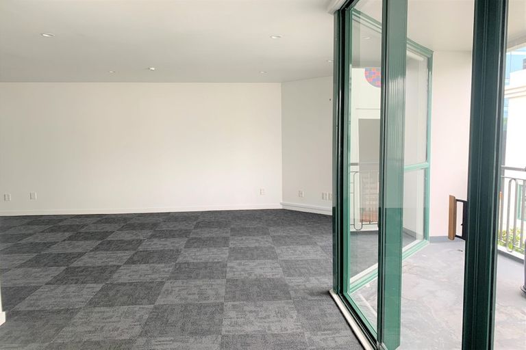 Photo of property in St James Courts, 3/77 Gloucester Street, Christchurch Central, Christchurch, 8013