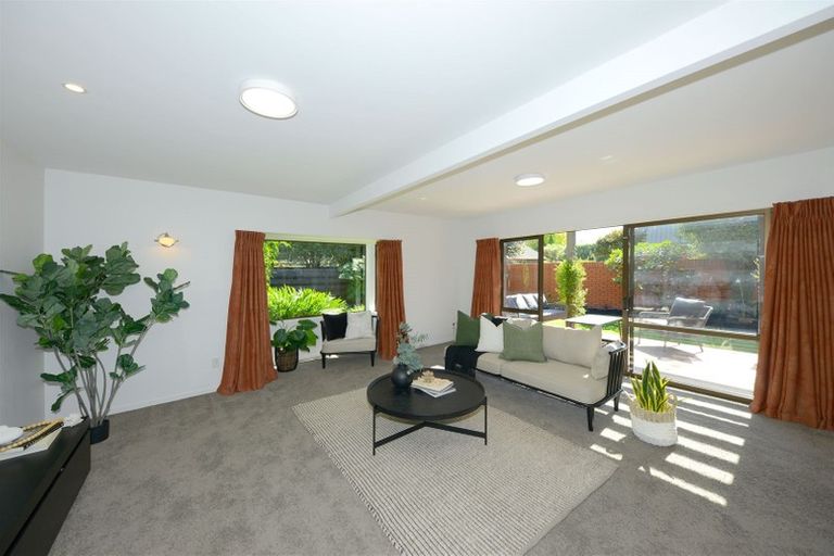 Photo of property in 10 Glenburn Place, Avonhead, Christchurch, 8042
