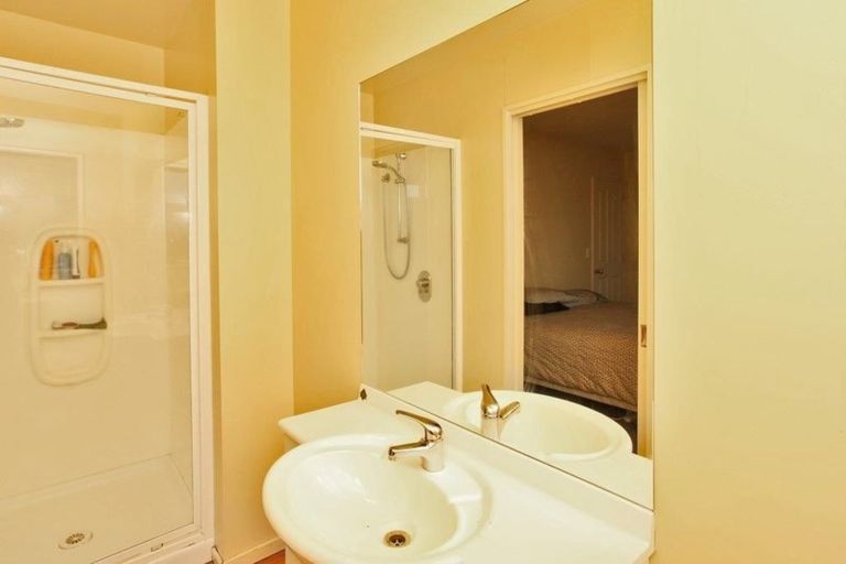 Photo of property in 5 Magnolia Lane, St Albans, Christchurch, 8052