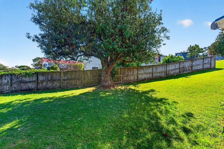 Photo of property in 1 Brunton Place, Glenfield, Auckland, 0629