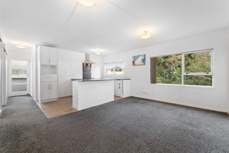 Photo of property in 4/304 Great North Road, Henderson, Auckland, 0612